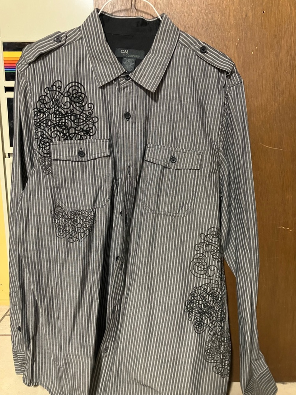 CM & Company Long Sleeve Kmart Button Up Black Gray Embroidery Graphic Size M